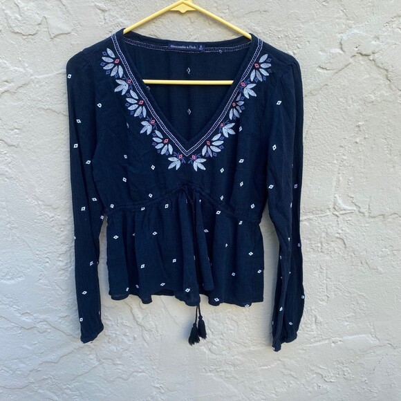 Abercrombie and Fitch light weight long sleeved top - Picture 1 of 8